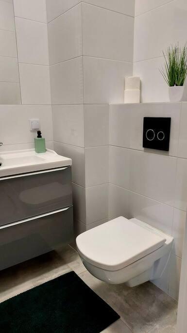 Апартаменты Uroczy Apartament Blisko Centrum Warszawy Варшава Экстерьер фото